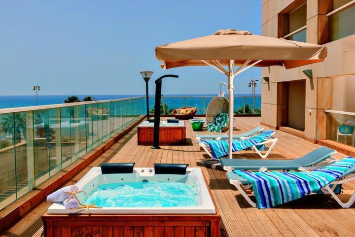 Amazing Suite On The Sea-סוויטה מדהימה על הים Бат Ям Екстериор снимка