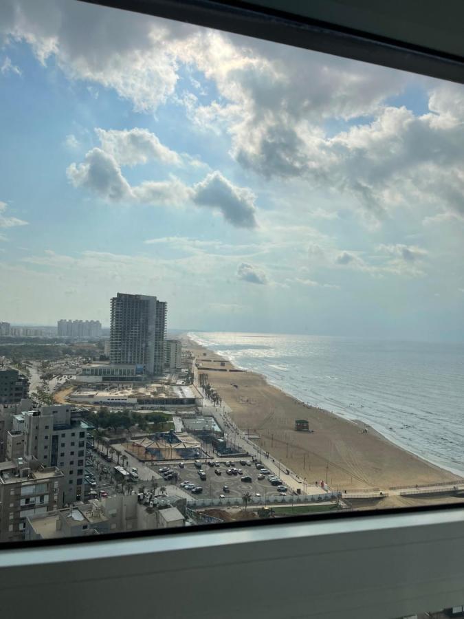 Amazing Suite On The Sea-סוויטה מדהימה על הים Бат Ям Екстериор снимка