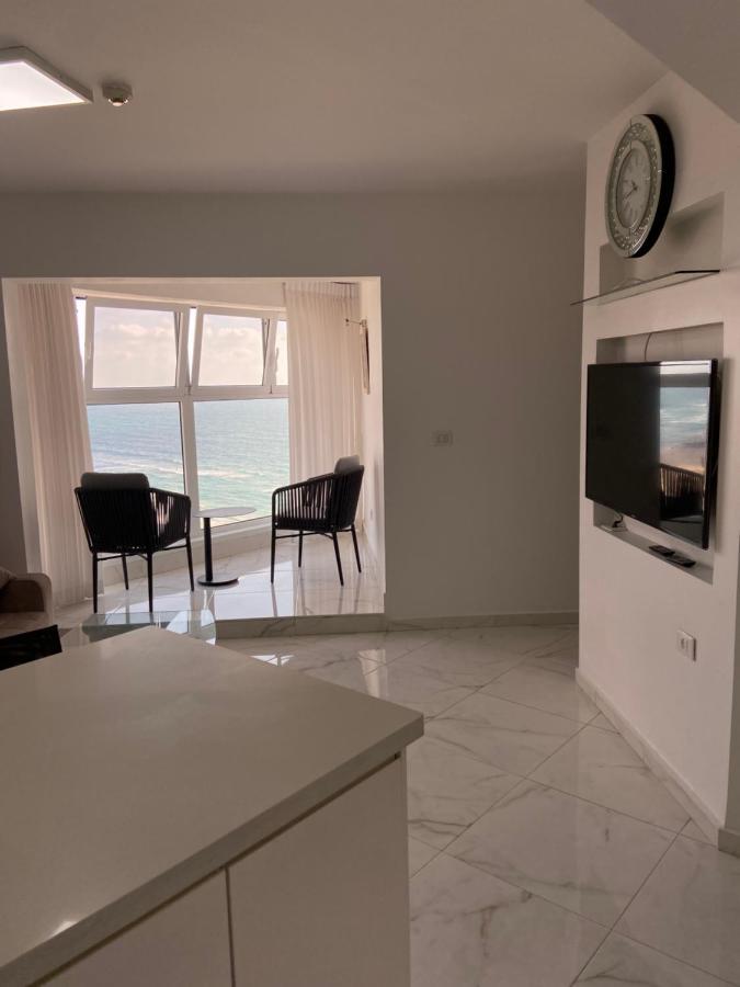 Amazing Suite On The Sea-סוויטה מדהימה על הים Бат Ям Екстериор снимка