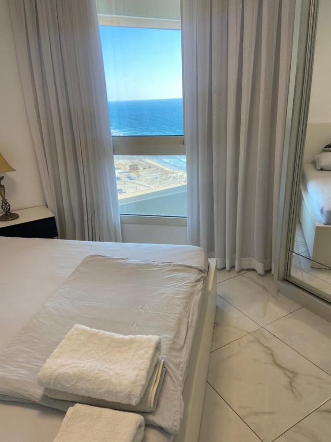 Amazing Suite On The Sea-סוויטה מדהימה על הים Бат Ям Екстериор снимка