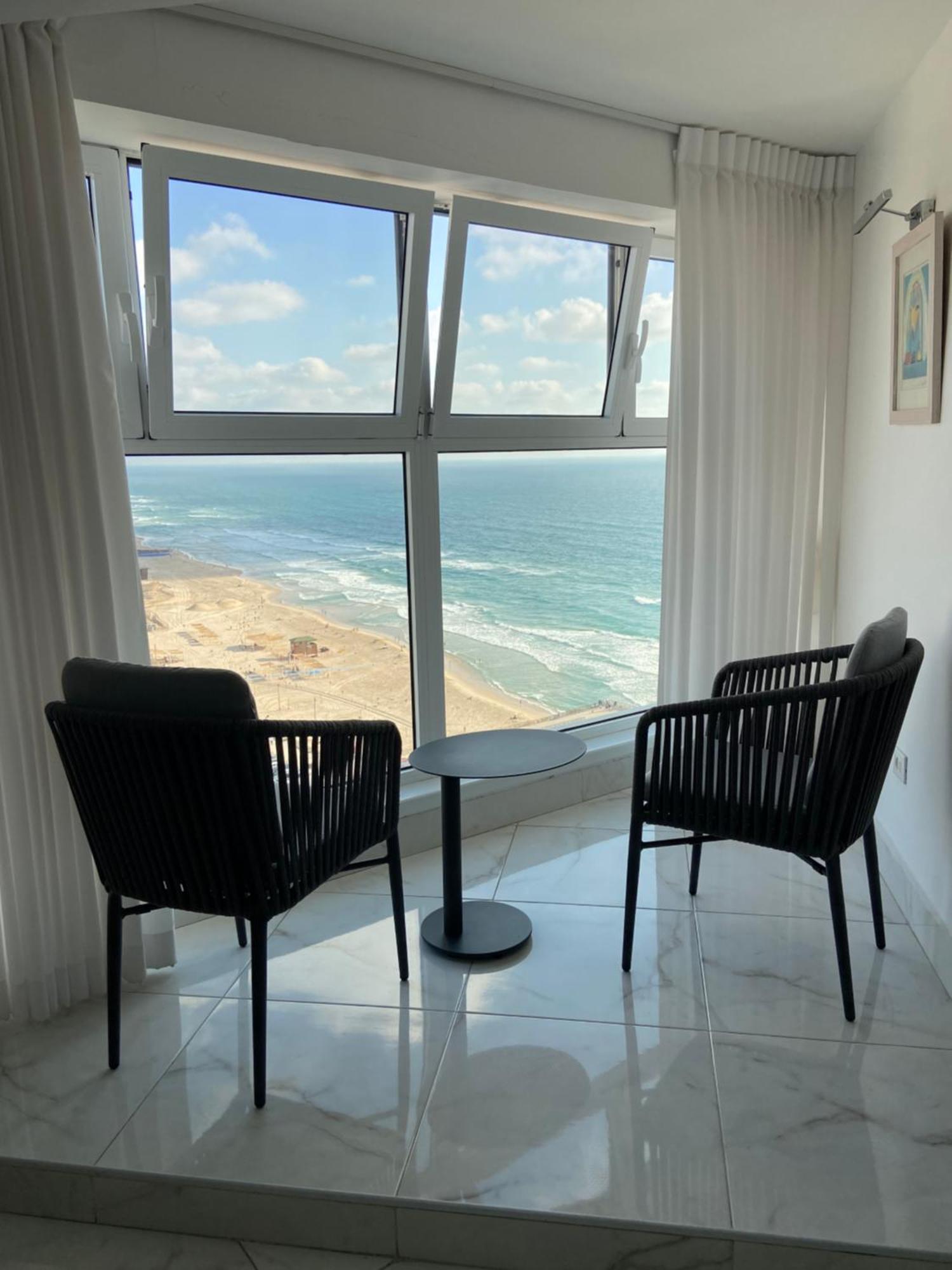 Amazing Suite On The Sea-סוויטה מדהימה על הים Бат Ям Екстериор снимка