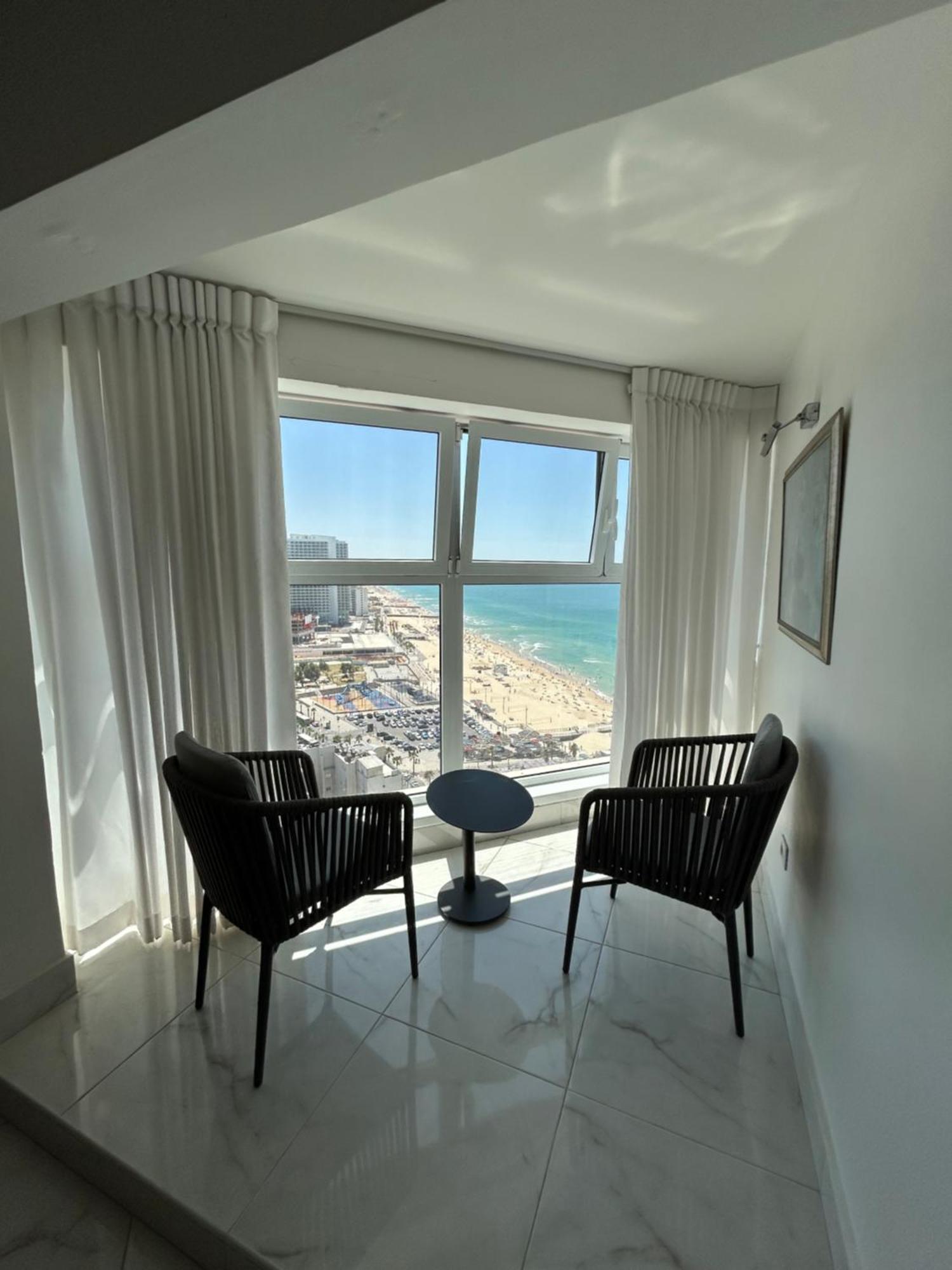 Amazing Suite On The Sea-סוויטה מדהימה על הים Бат Ям Екстериор снимка