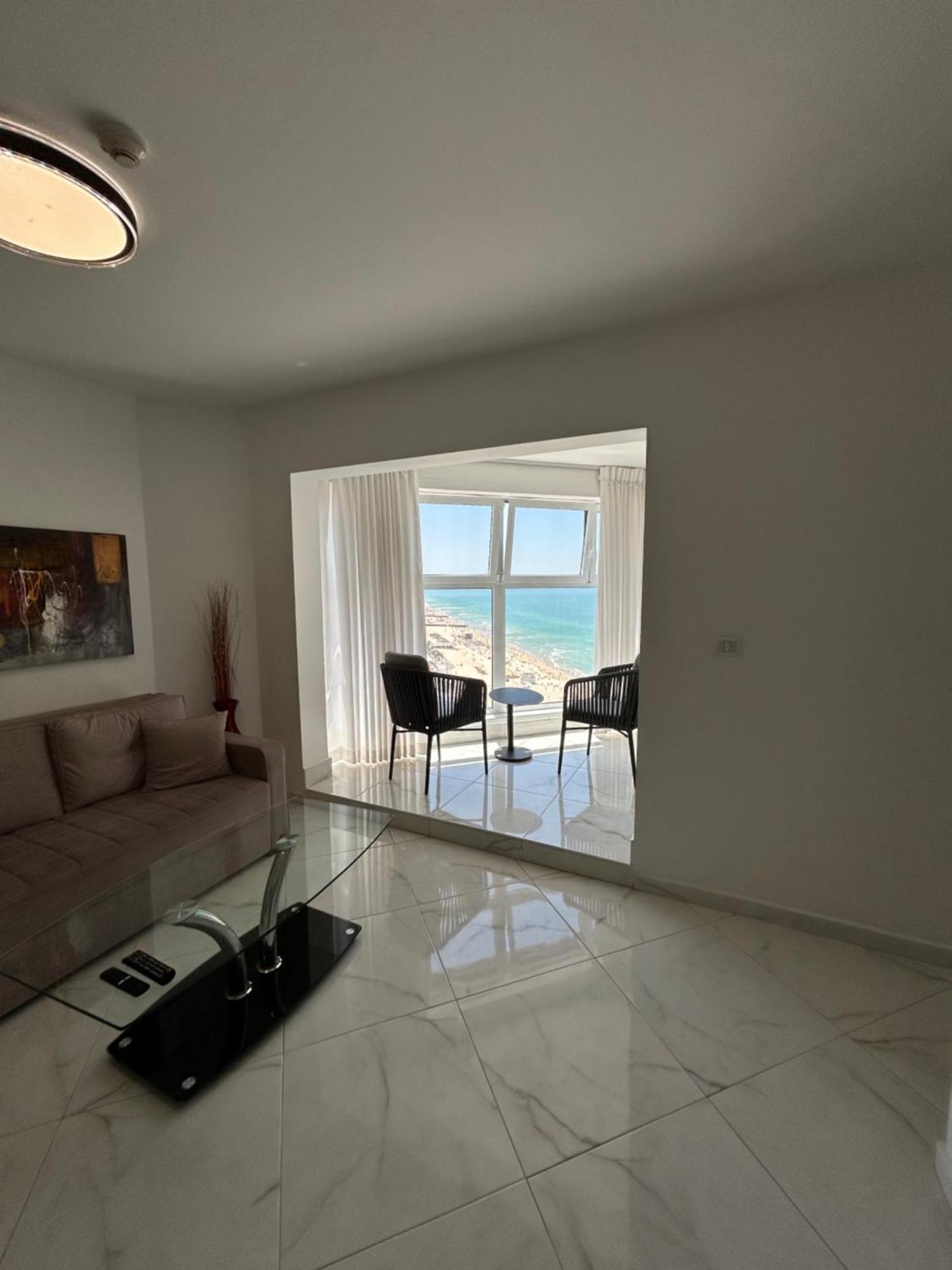 Amazing Suite On The Sea-סוויטה מדהימה על הים Бат Ям Екстериор снимка